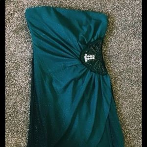 HIGH-LOW FORMAL DRESS